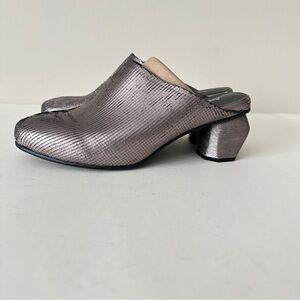 NEW Antelope Peni Pewter Leather Slip-on Sculptural Heel Women's Mules, Sz 40